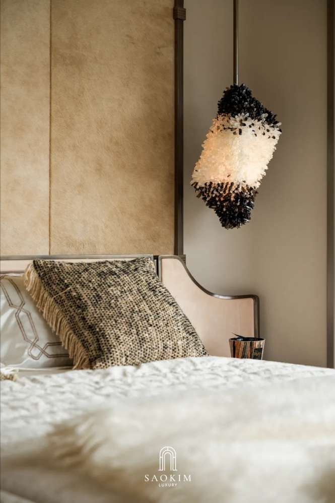 Không gian nội thất phòng ngủ 1 tại thiết kế biệt thự phong cách  Contemporary Organic Luxury
